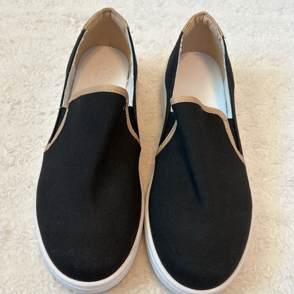 NEW  ABLE LOCAL+GLOBAL Slip on Shoes  Size 11